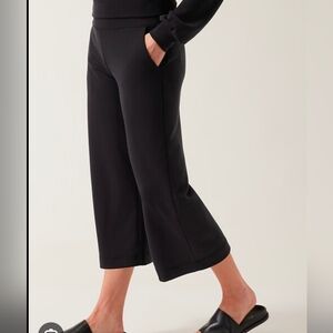 Seasoft Crop Pants Size M